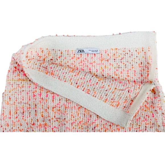 Women's ZARA Tweed Frayed White / Pink Neon Mini Skirt w/ Side Zip Size Medium - Picture 2 of 3